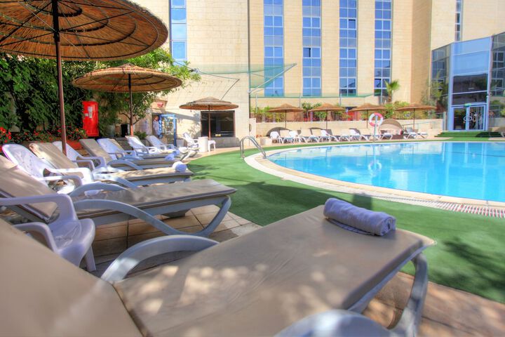 Pool 41 of 65