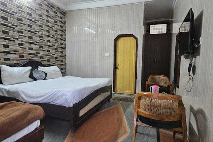 Room 12 of 29