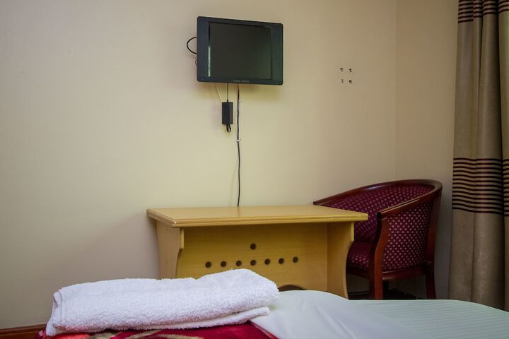 Room 10 of 72