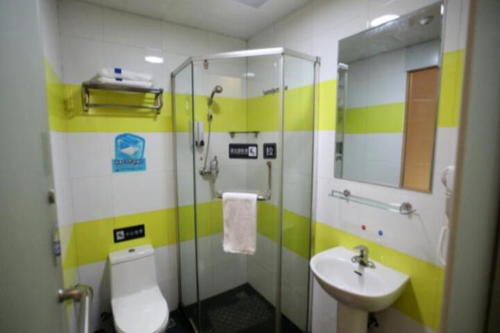 Room 1 of 8