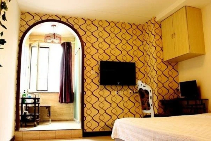 Room 2 of 8