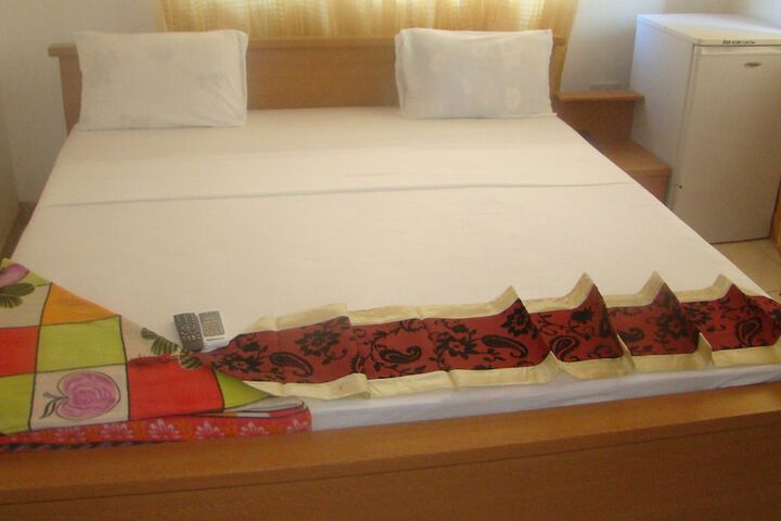 Room 9 of 29
