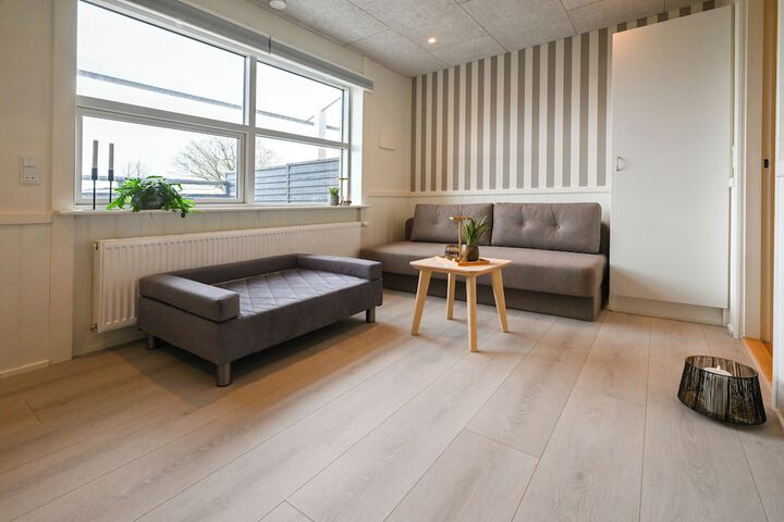 Room 10 of 42