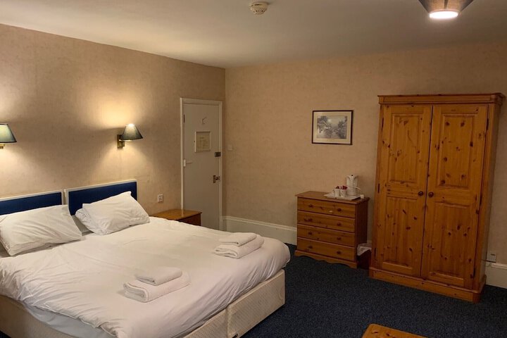 Room 11 of 27