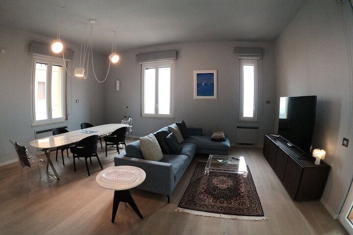 Lounge 19 of 27