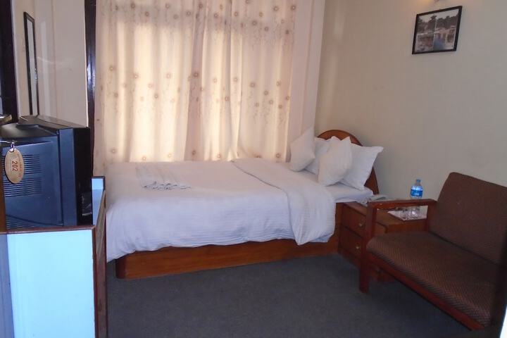Room 5 of 32