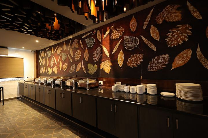 Dining 26 of 28