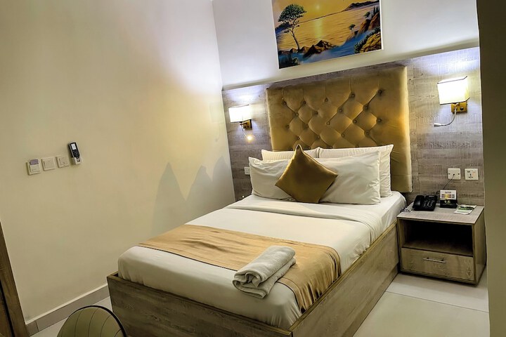 Room 15 of 49