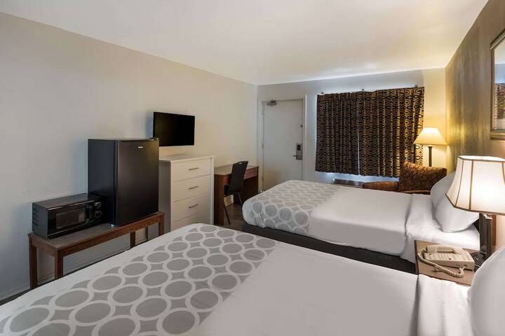 2 Double Beds (6 of 14)