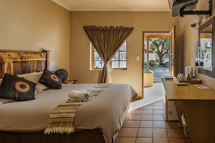 Room 2 of 8