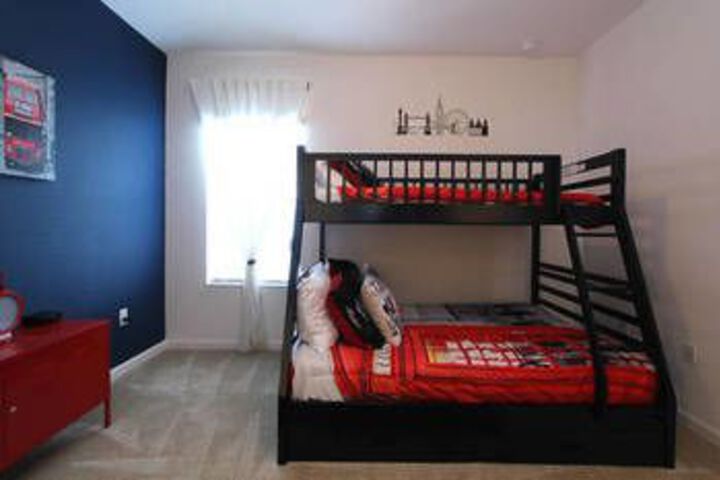 Room 11 of 27