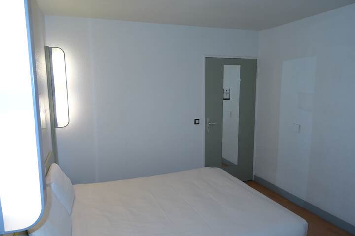 Room 7 of 60