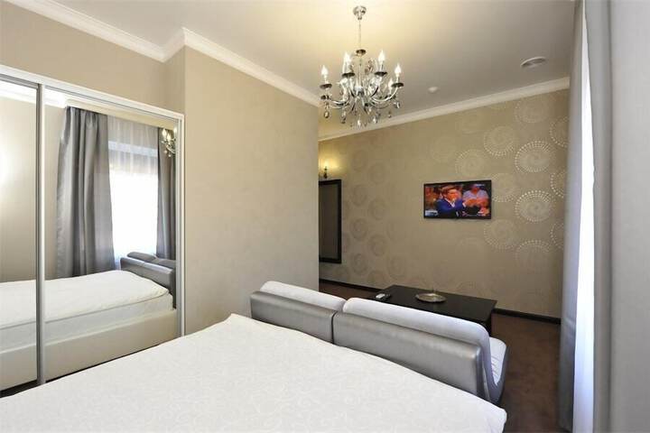 Room 5 of 33