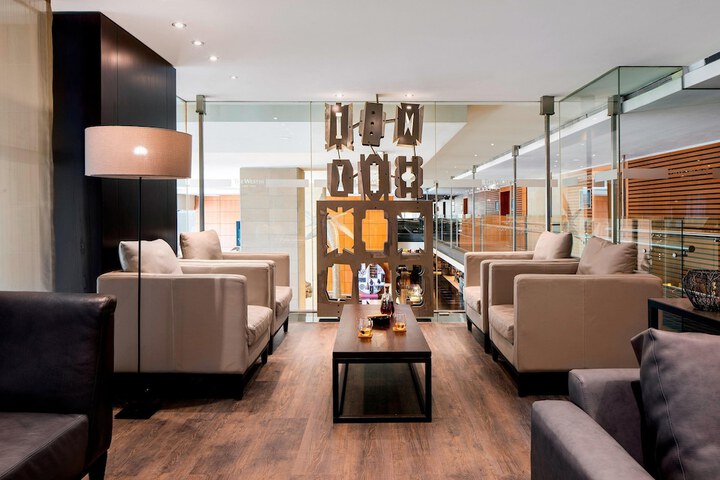 Lounge 85 of 143