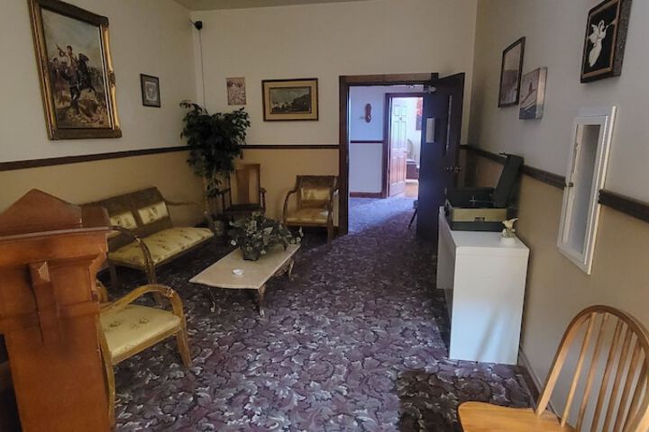 Ballroom/Hall 14 of 16