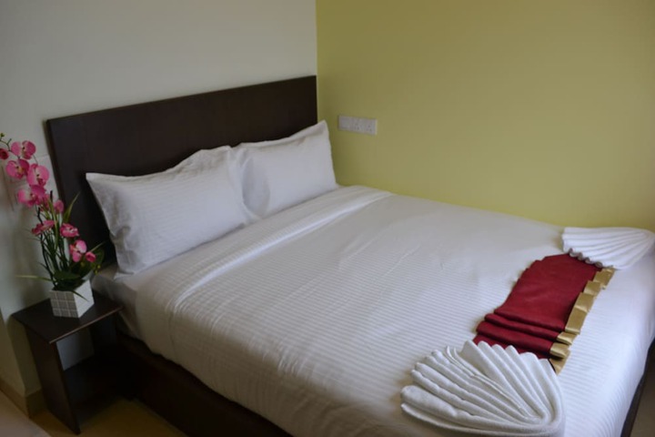 Room 7 of 32