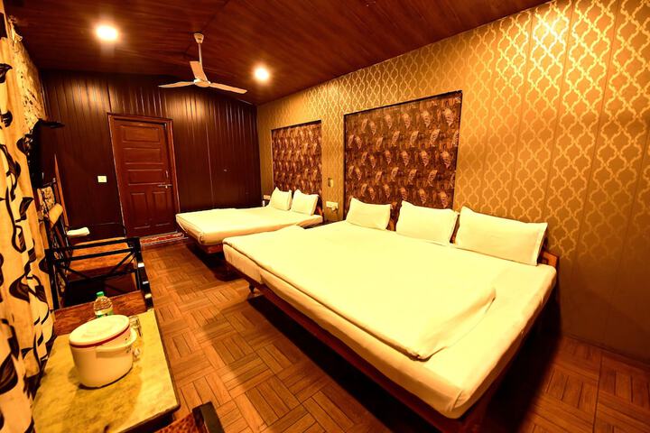 Room 46 of 77