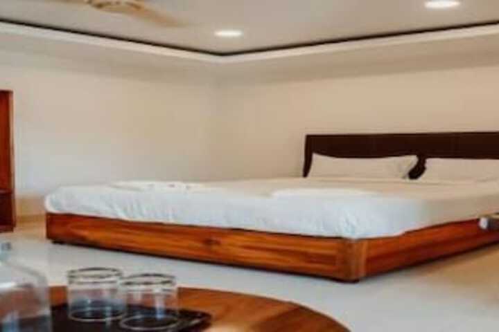 Room 15 of 32