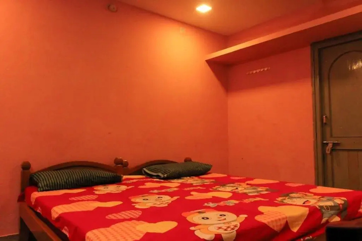 Room 4 of 13