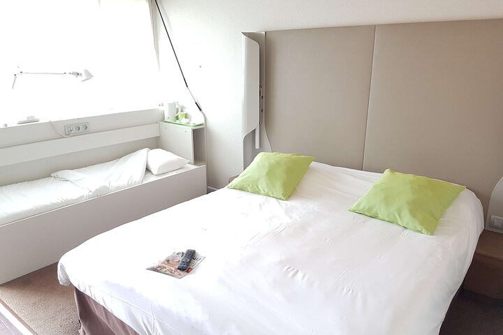 Room 13 of 44