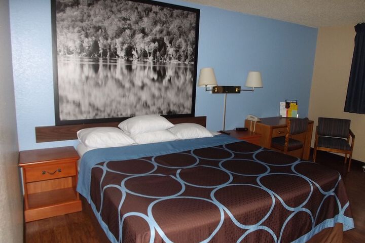 Room 15 of 52