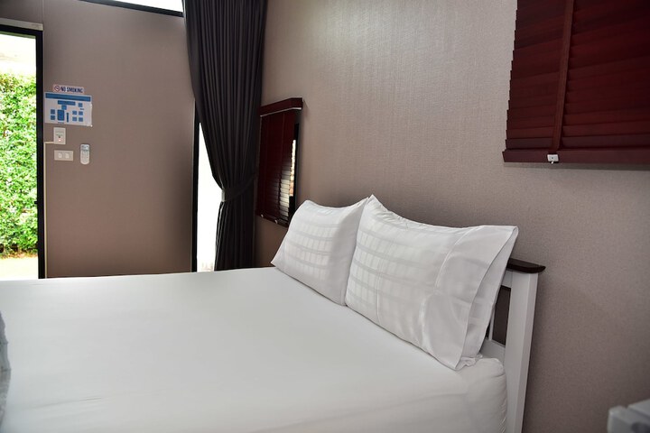 Room 7 of 33