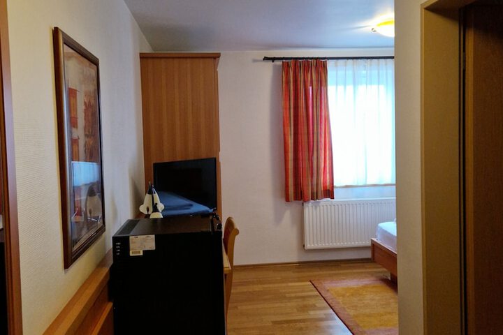 Room 27 of 52