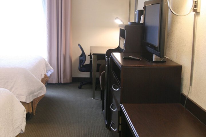2 Queen Beds (3 of 17)
