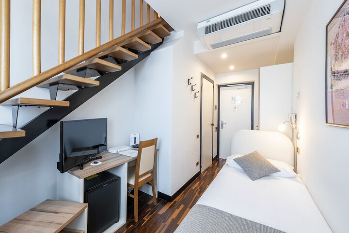 Room 5 of 51