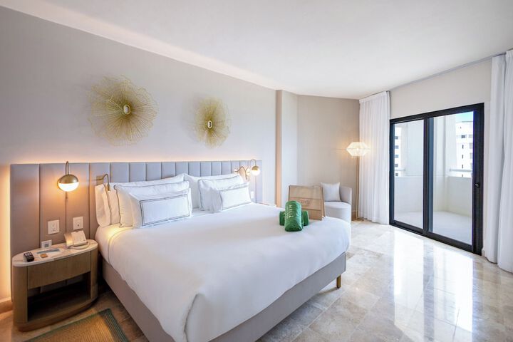 Room 16 of 110