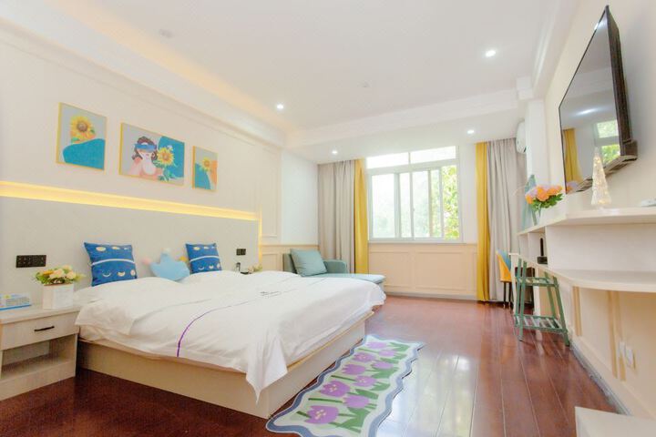 Tengchong Aishang Light Luxury Theme Hotel