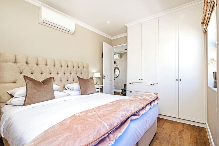 Room 52 of 220