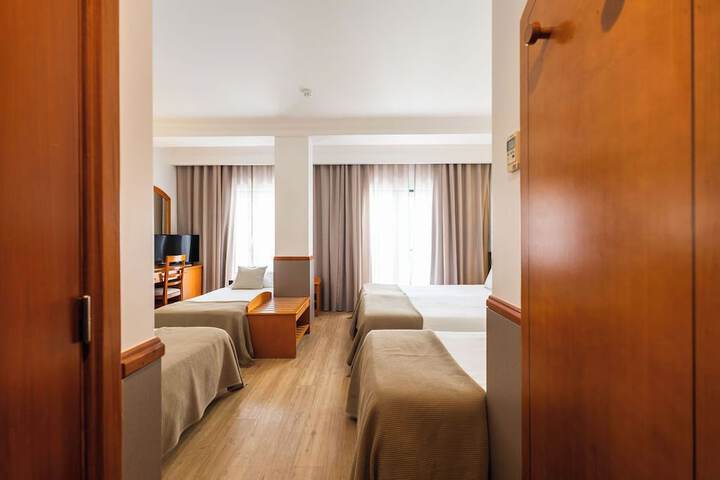 Room 28 of 61
