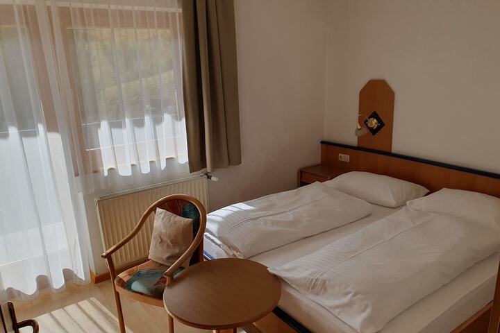 Room 13 of 27
