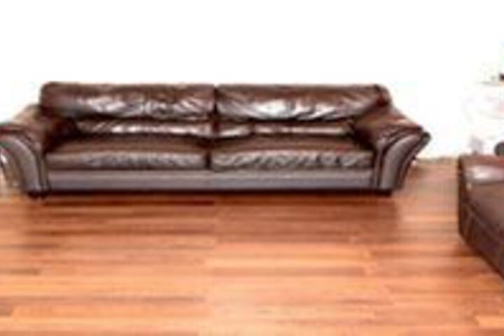 Lounge 8 of 34