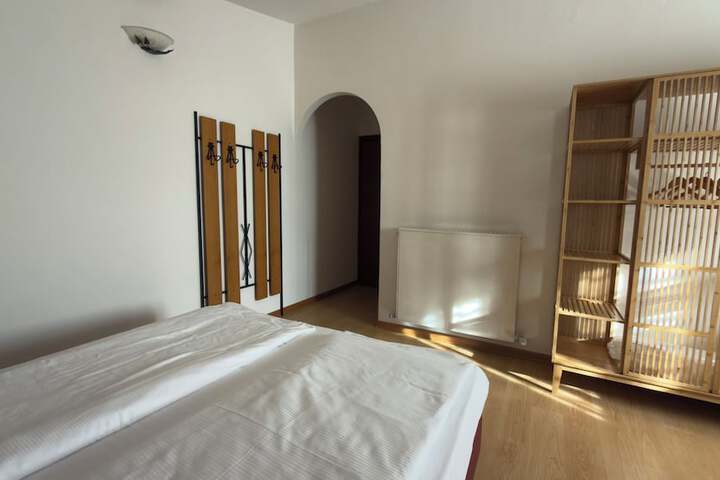 Room 59 of 148