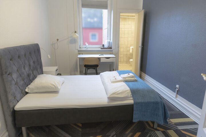 Room 13 of 36