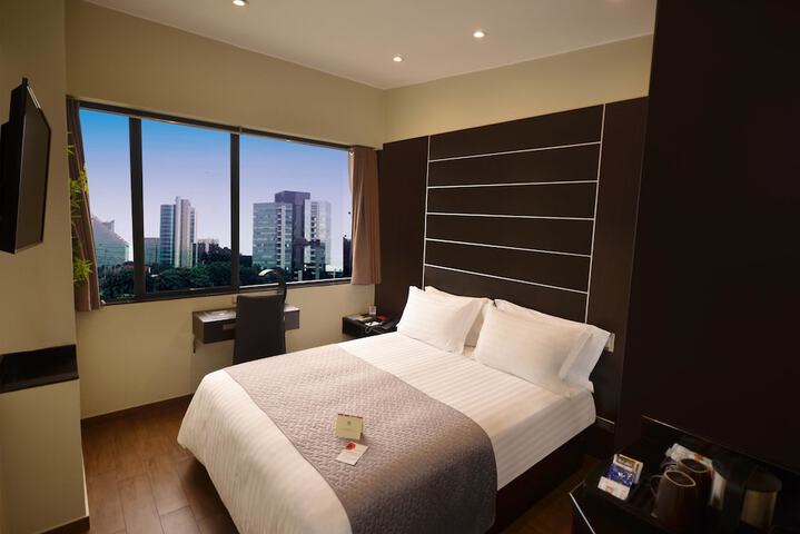 Room 17 of 46