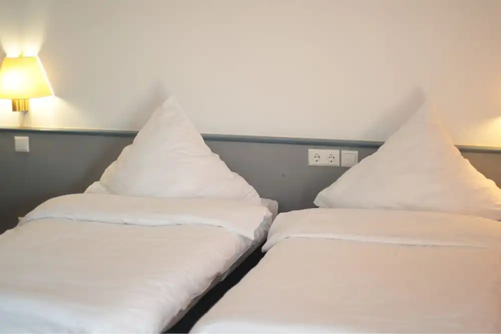 Room 2 of 16
