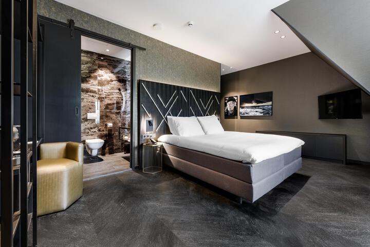 Room 10 of 61