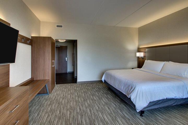 Standard | King Bed (10 of 30)