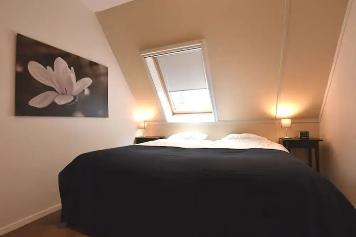 Room 4 of 13