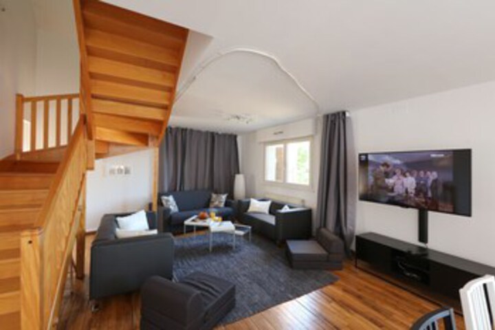 Room 6 of 25