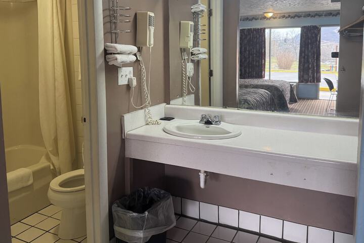Room 16 of 27