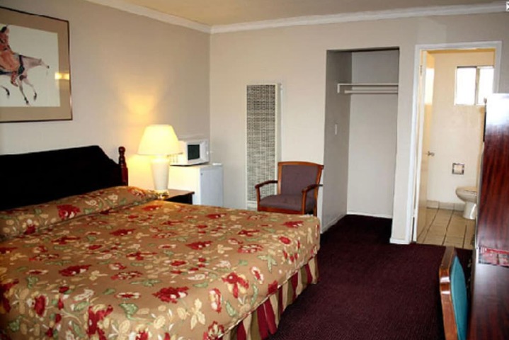Standard | King Bed (1 of 4)
