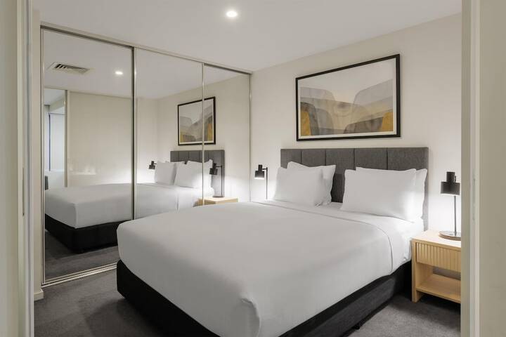 Room 2 of 32