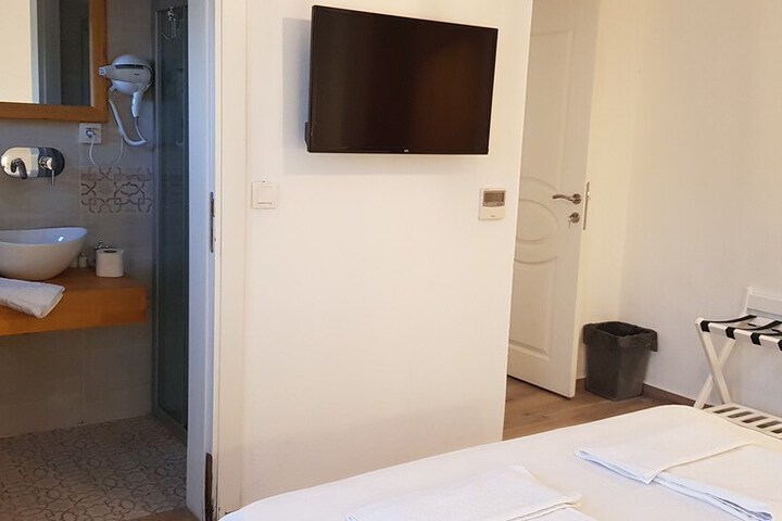 Room 4 of 43
