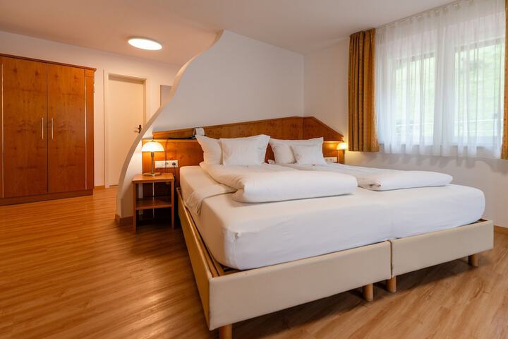 Room 10 of 81