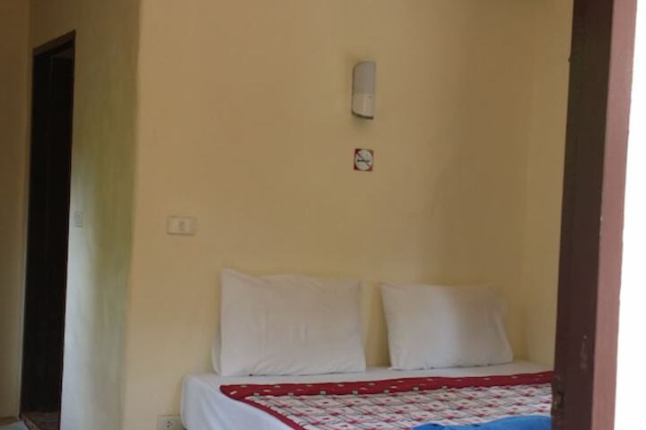 Room 5 of 33