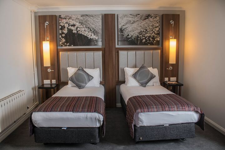 Room 6 of 36